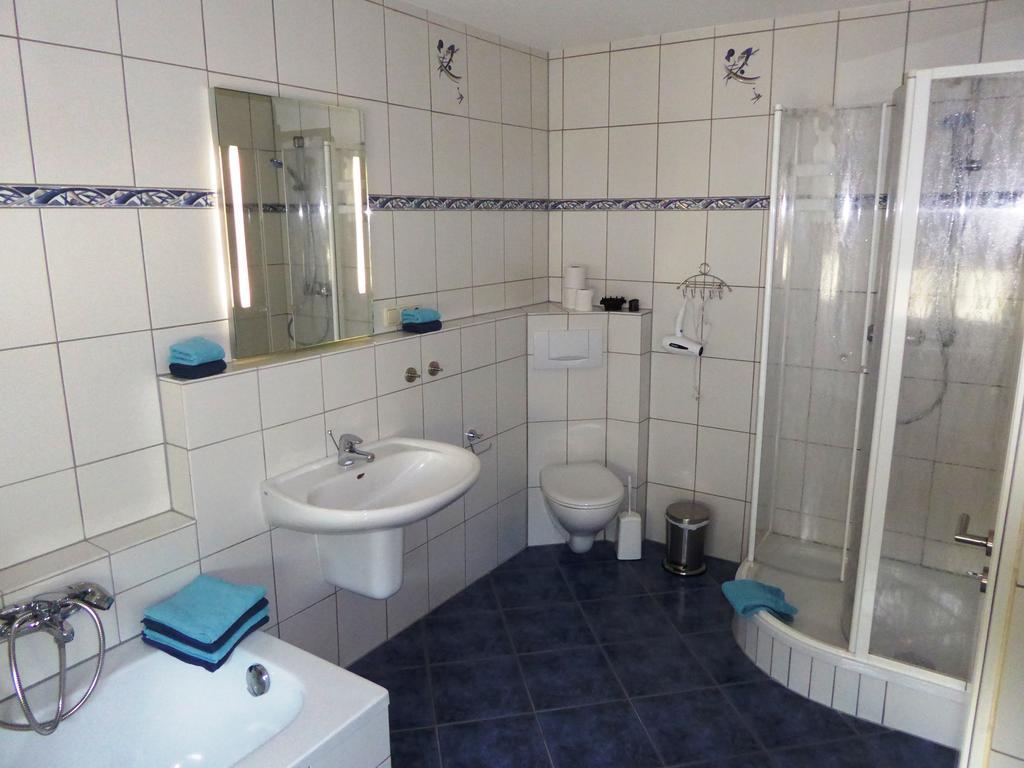Ferienwohnungen Schoor Monreal Exterior foto